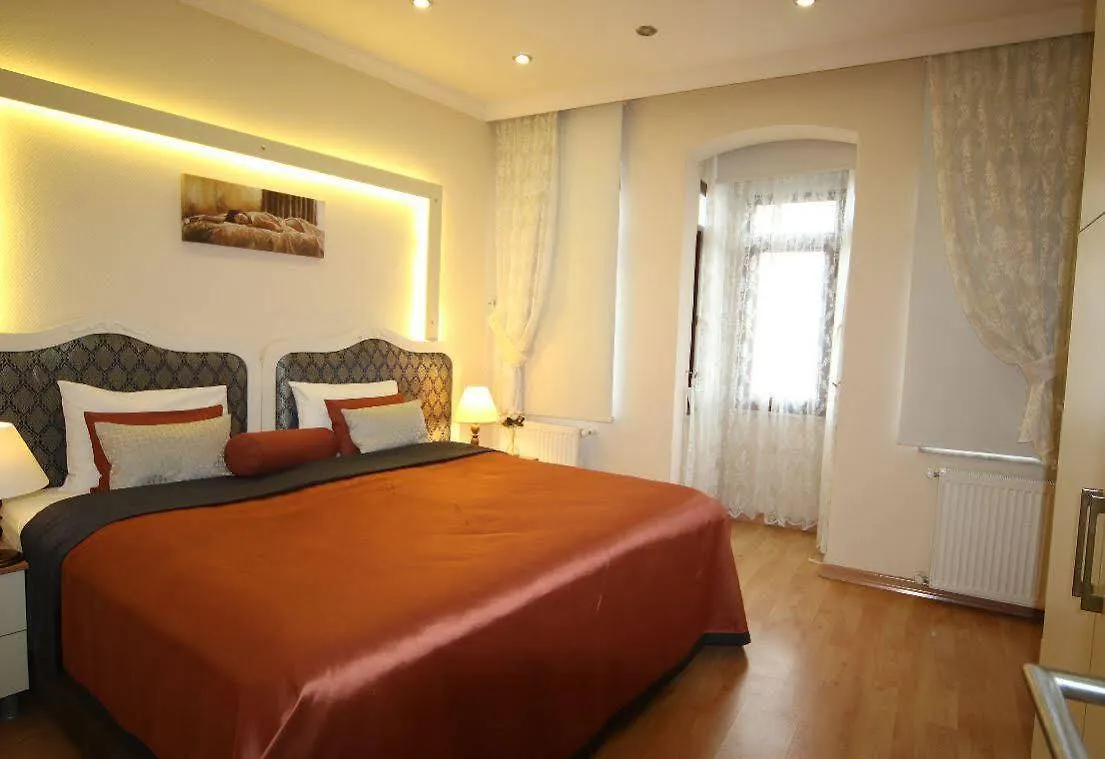 Away Suites Istanbul 3*,